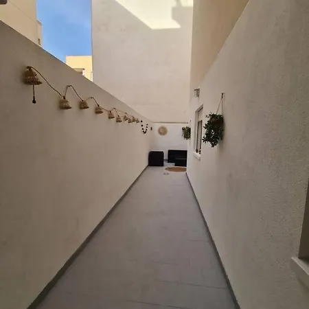 Apartment Beautiful With Patio *