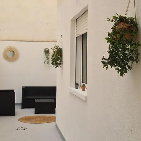 Apartment Beautiful With Patio *