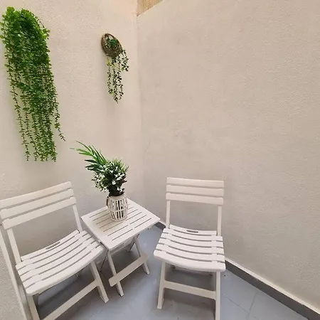 Apartment Beautiful With Patio