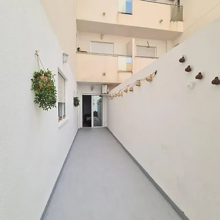 Apartment Beautiful With Patio *
